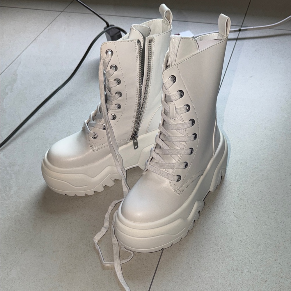 Women's White Lace-Up Platform Combat Boots with Side Zipper
